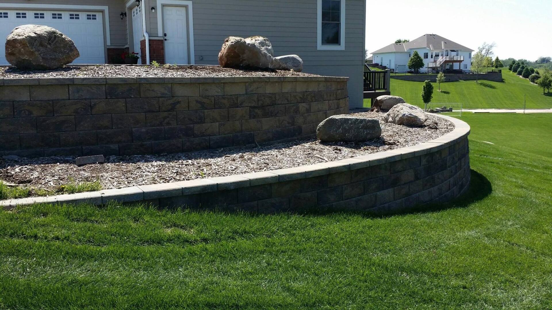 Retaining wall