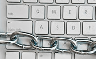 Keyboard with chain