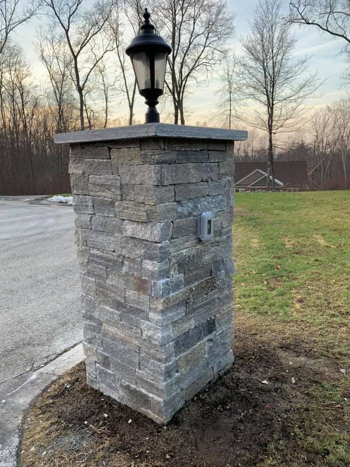 Stone veneer post