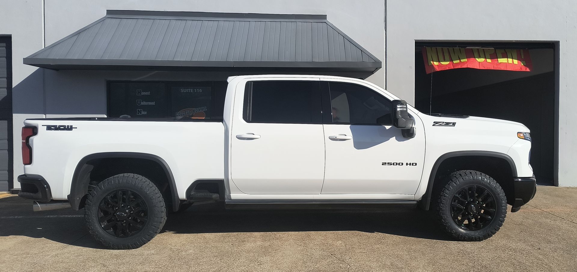 Auto window tinting services