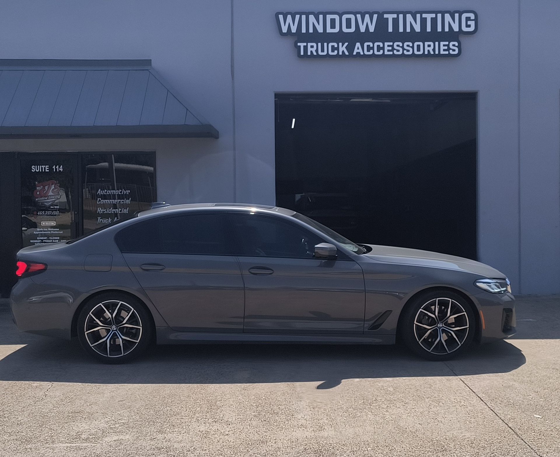 Auto window tinting services