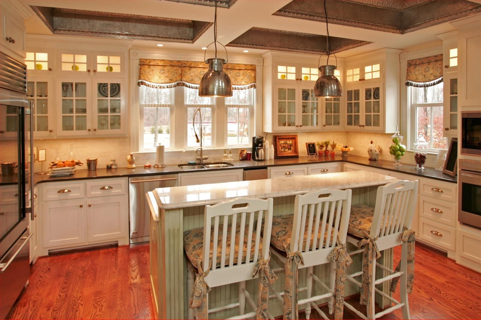 Absolute Black Honed & Carrara Marble