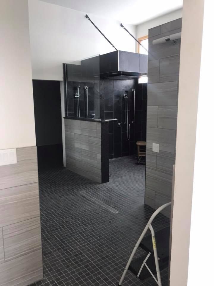 A room with a ladder in the middle of it