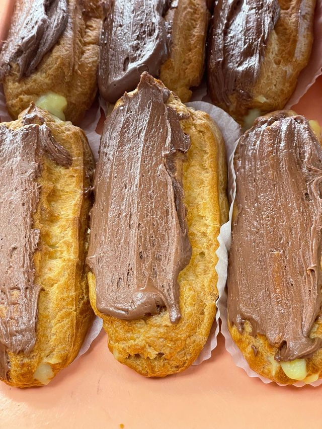 Chocolate-topped éclairs