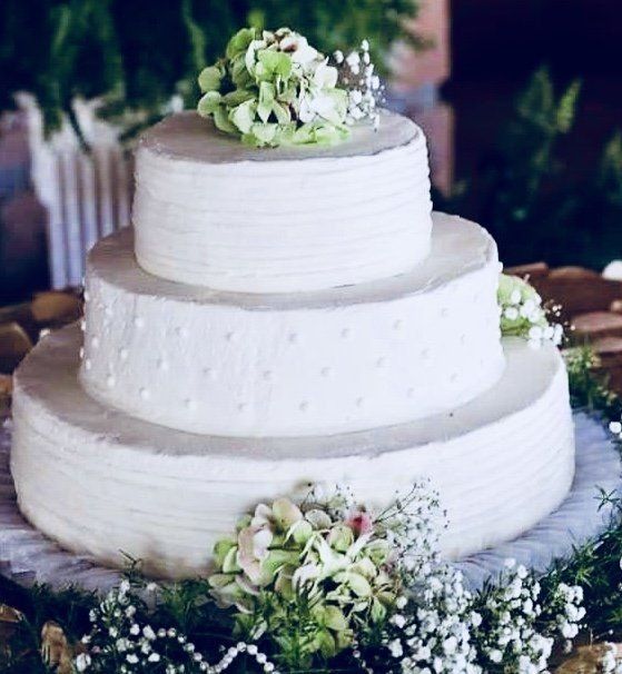 Ombré infinity rose wedding cake