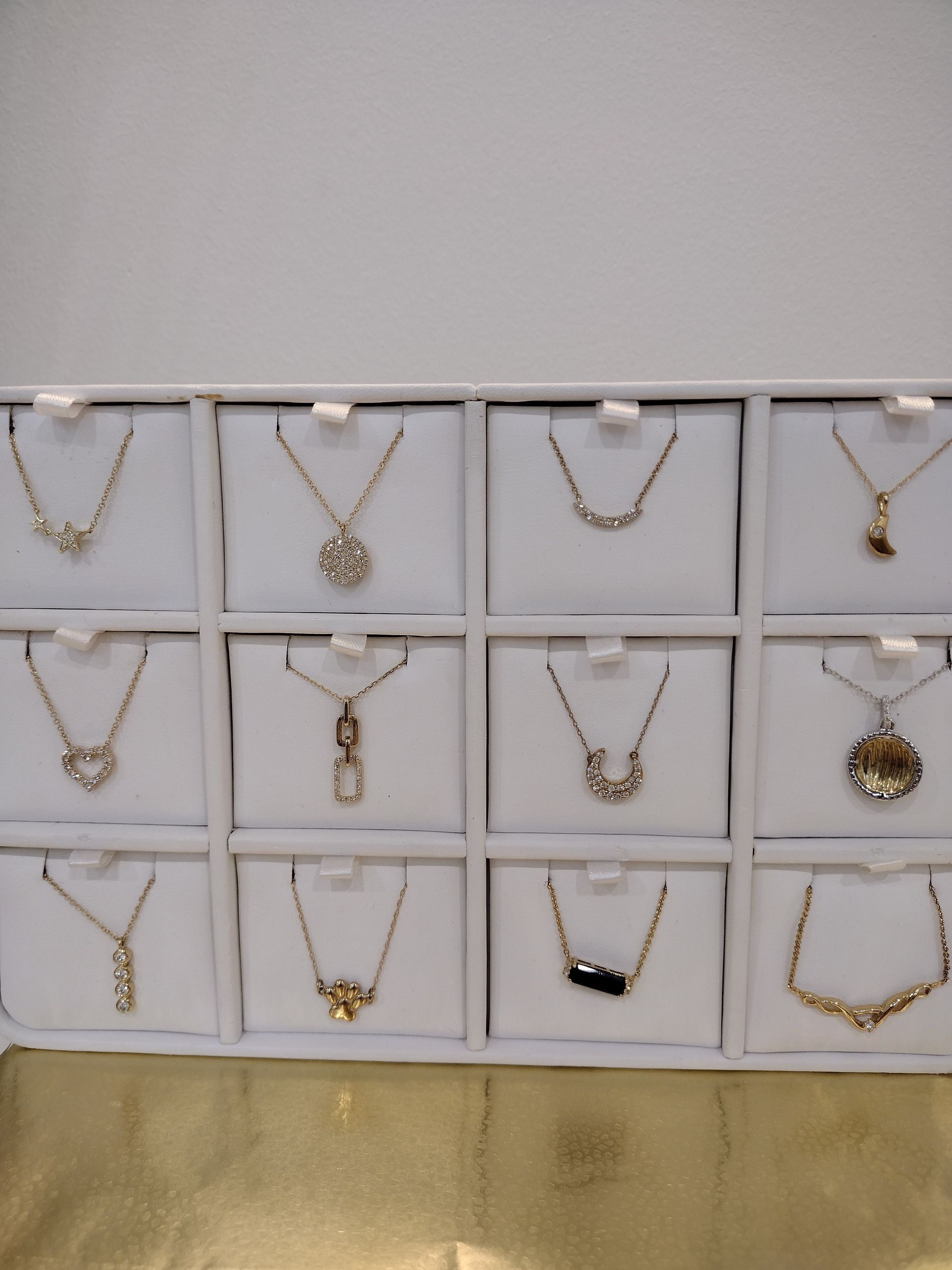 Gold necklace for women