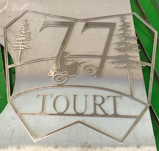A metal sign that says 77 tourt on it
