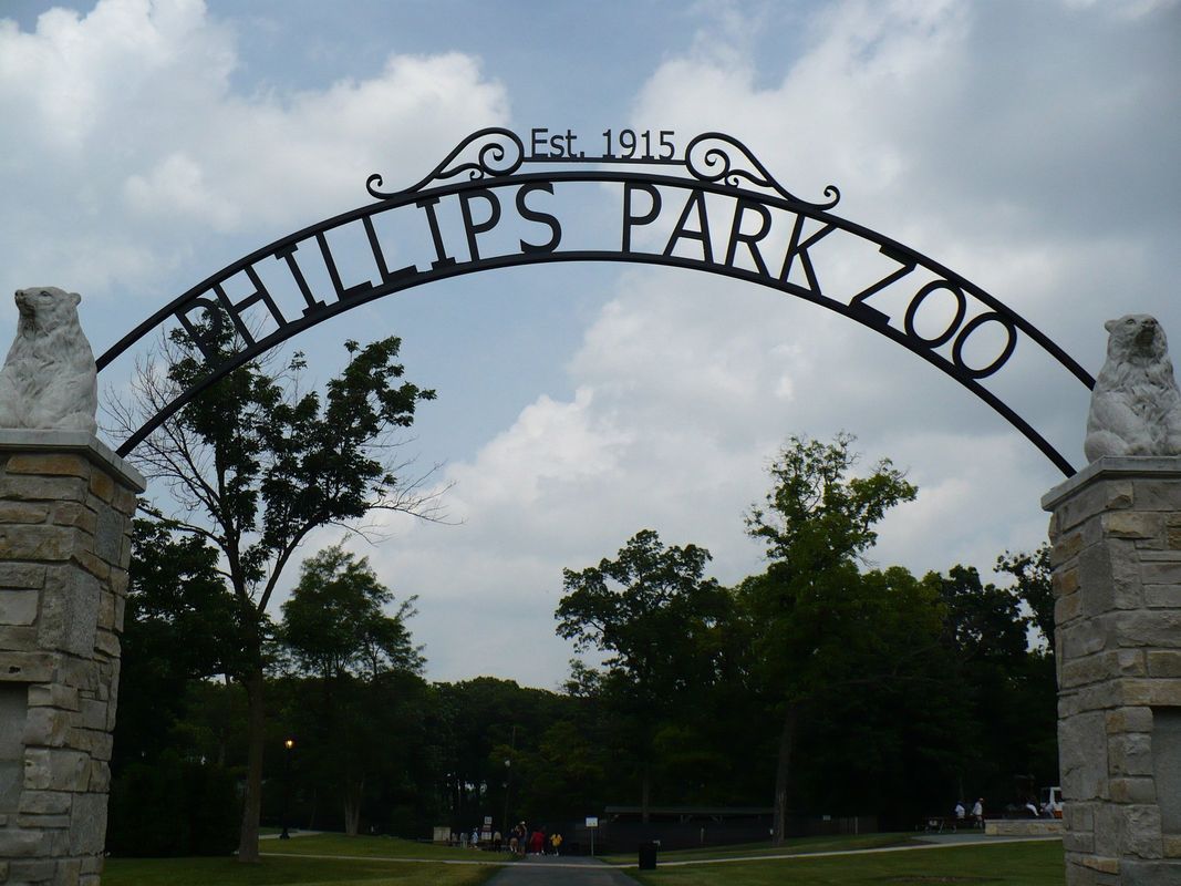 A sign that says phillips park zoo on it