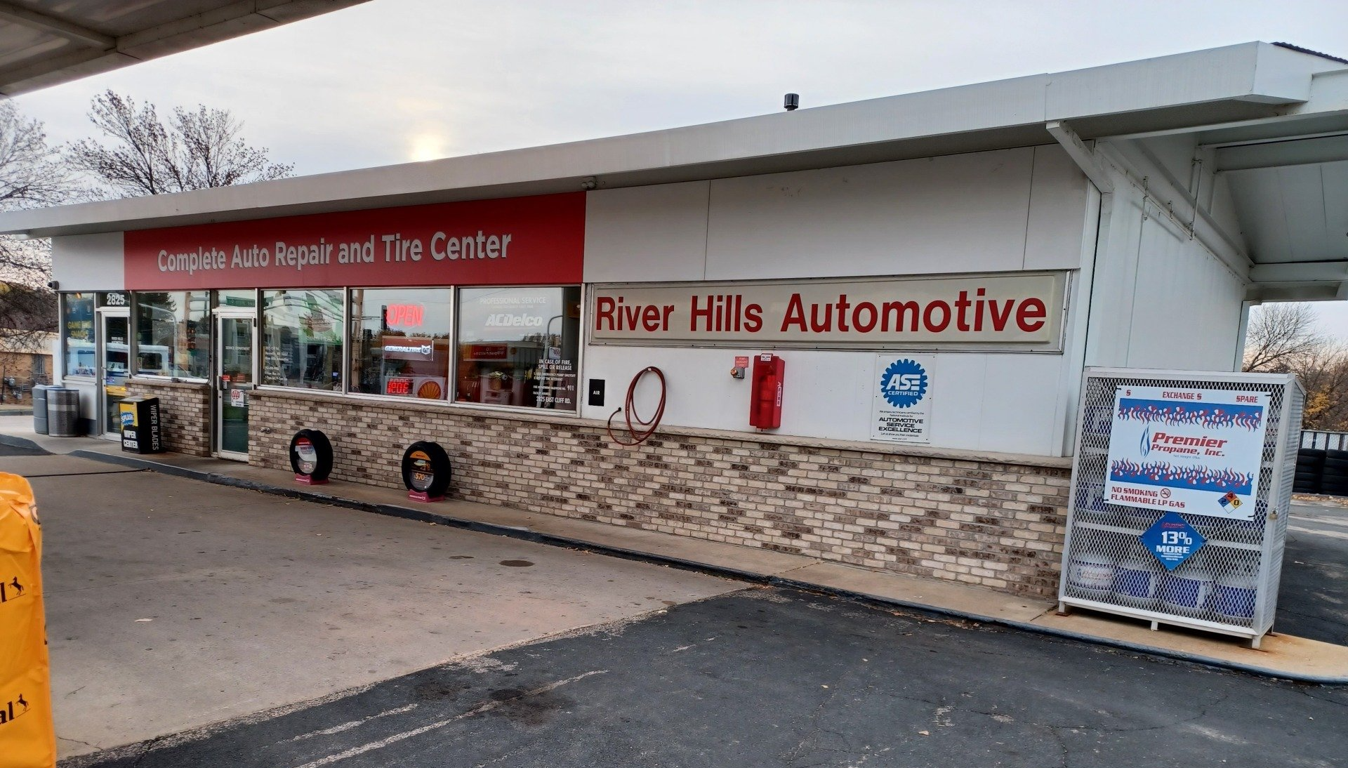 River Hills Automotive service shop