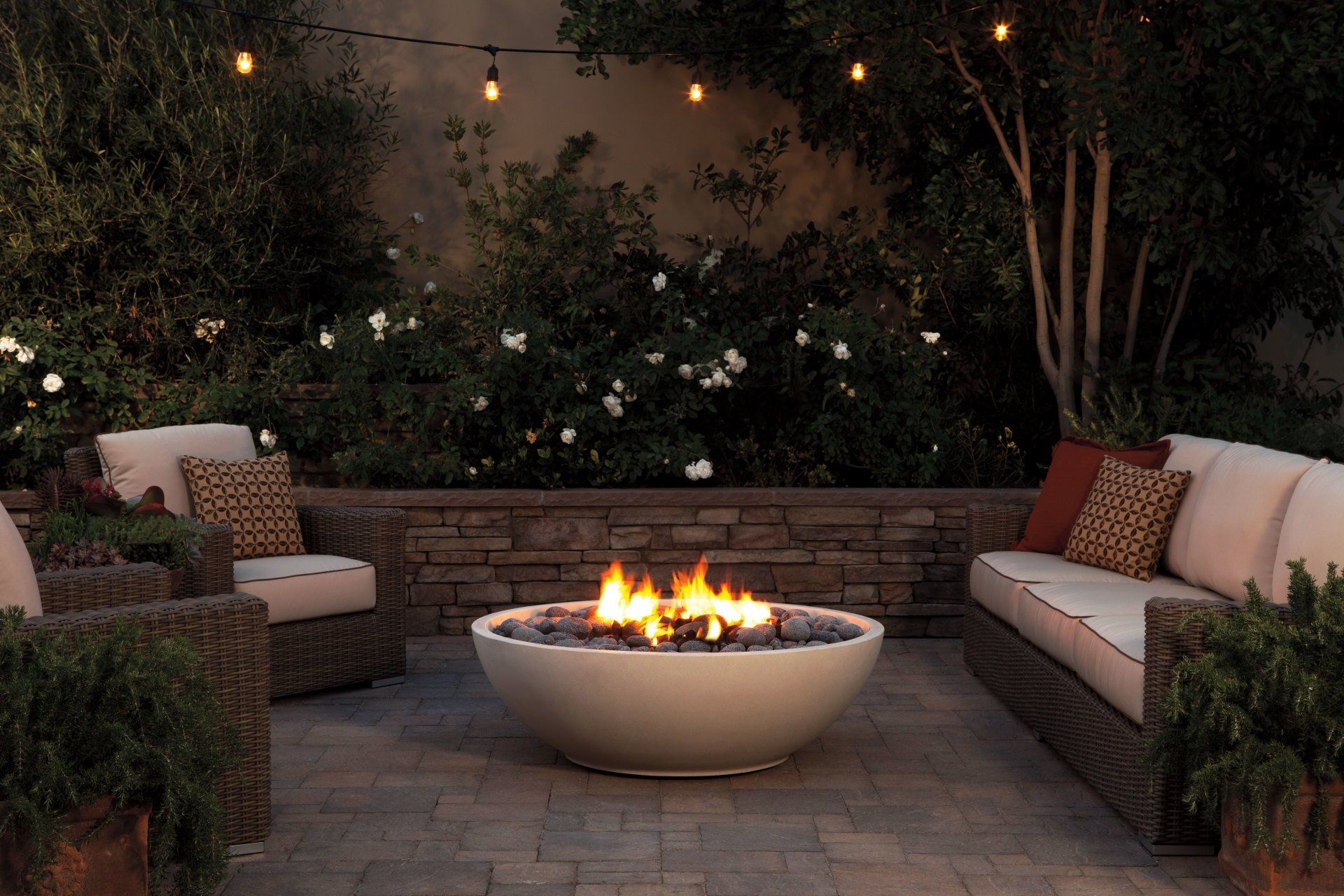 outdoor sitting area and fire pit