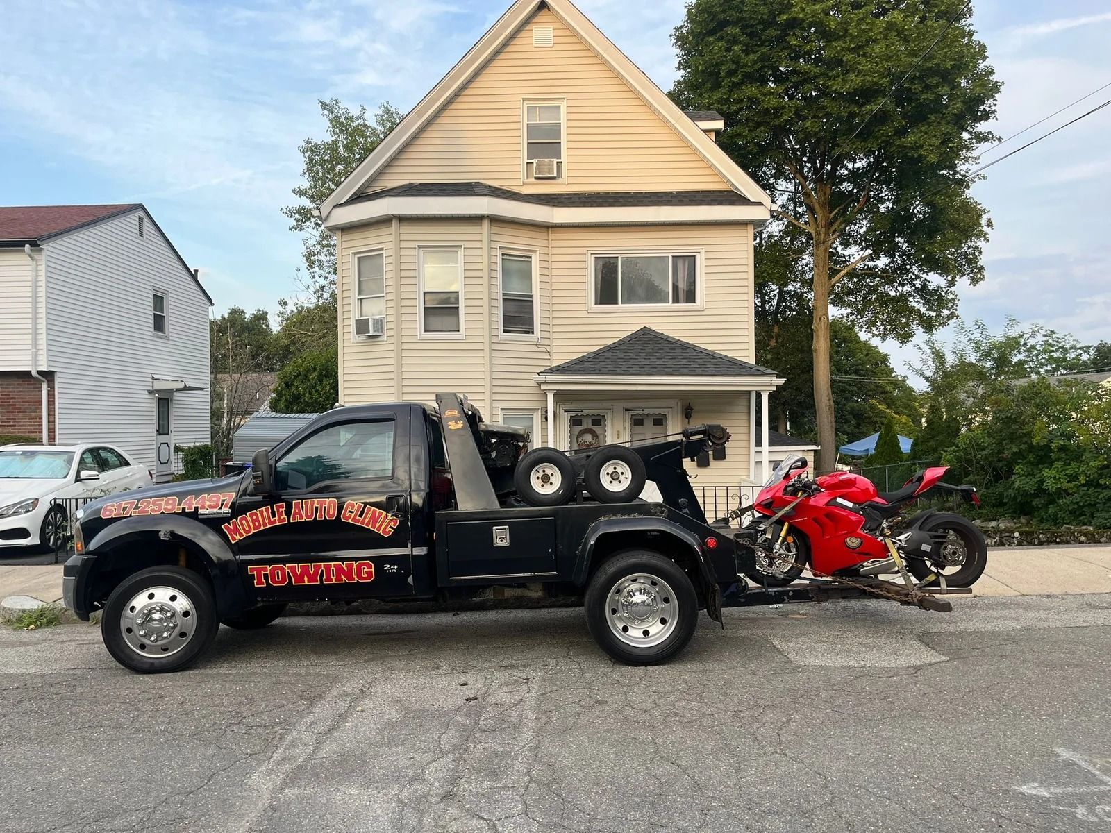 Mobile Auto Clinic Towing
