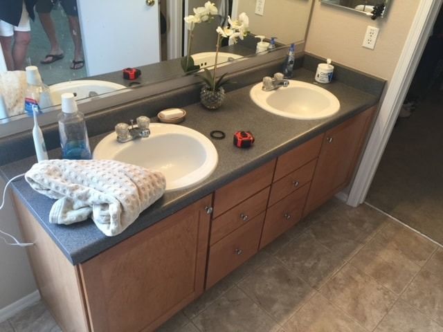A bathroom with two sinks and a mirror