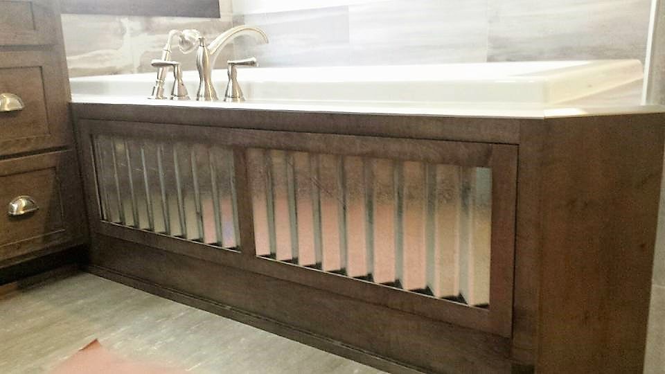 Corrugated tin tub surround