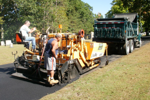 Hot rolled asphalt paving machine