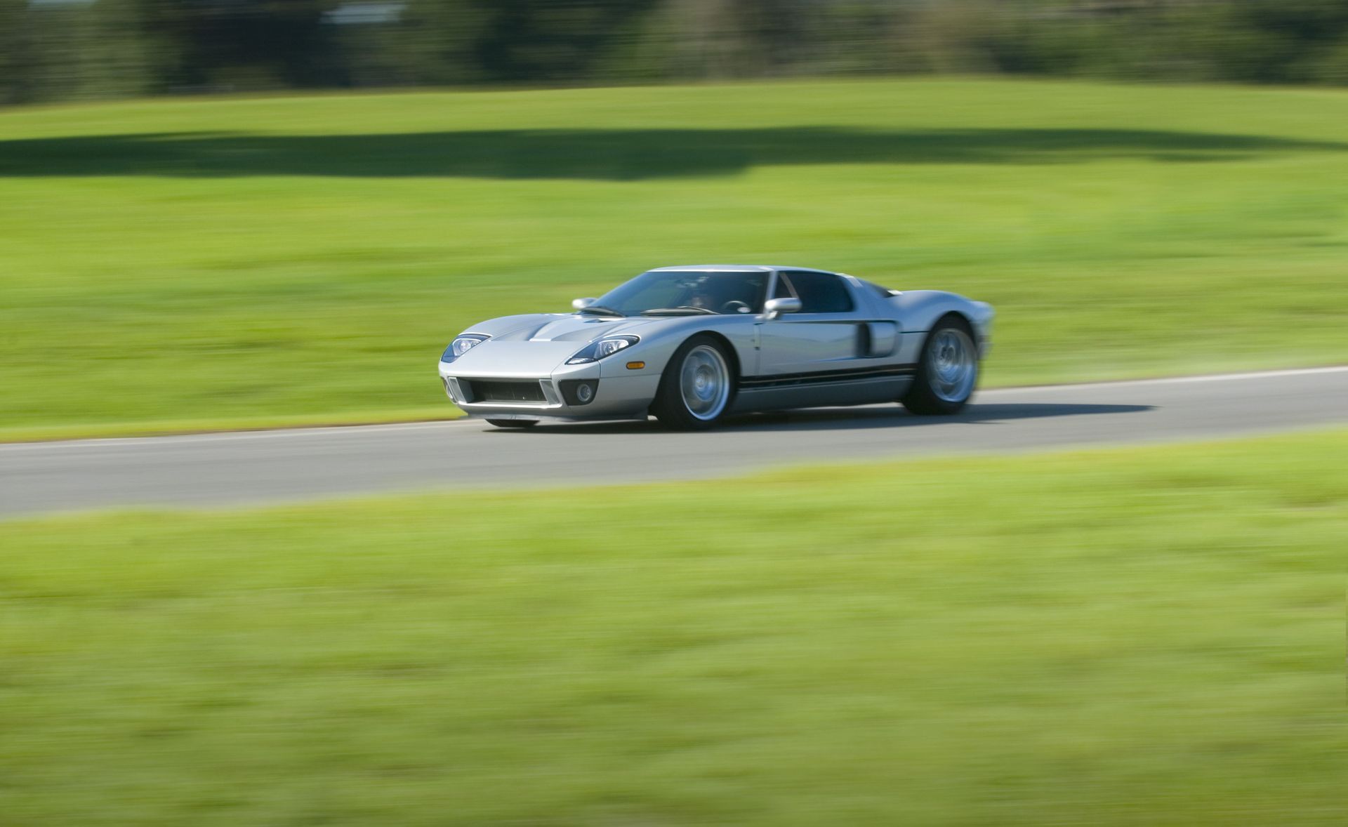 5 Reasons Exotic Car Owners Choose Enclosed Vehicle Shipping