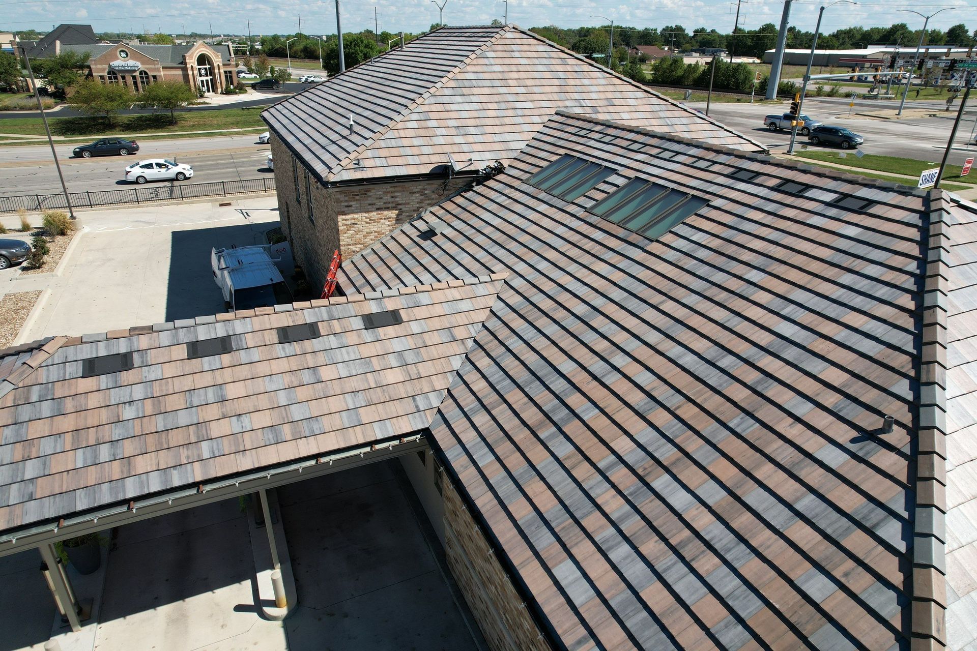 Car wash building with tile roof, in daylight.