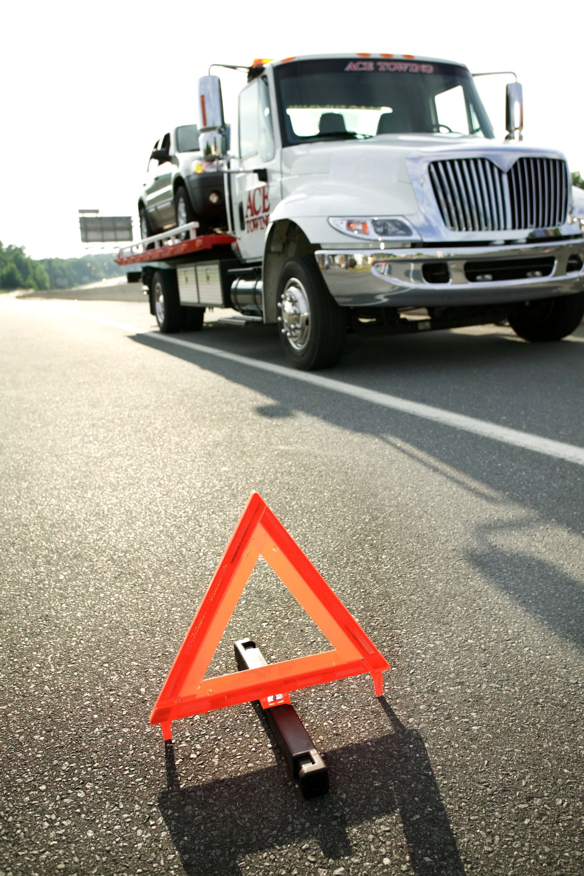 Why Every Driver Should Know a Local Tow Truck Service