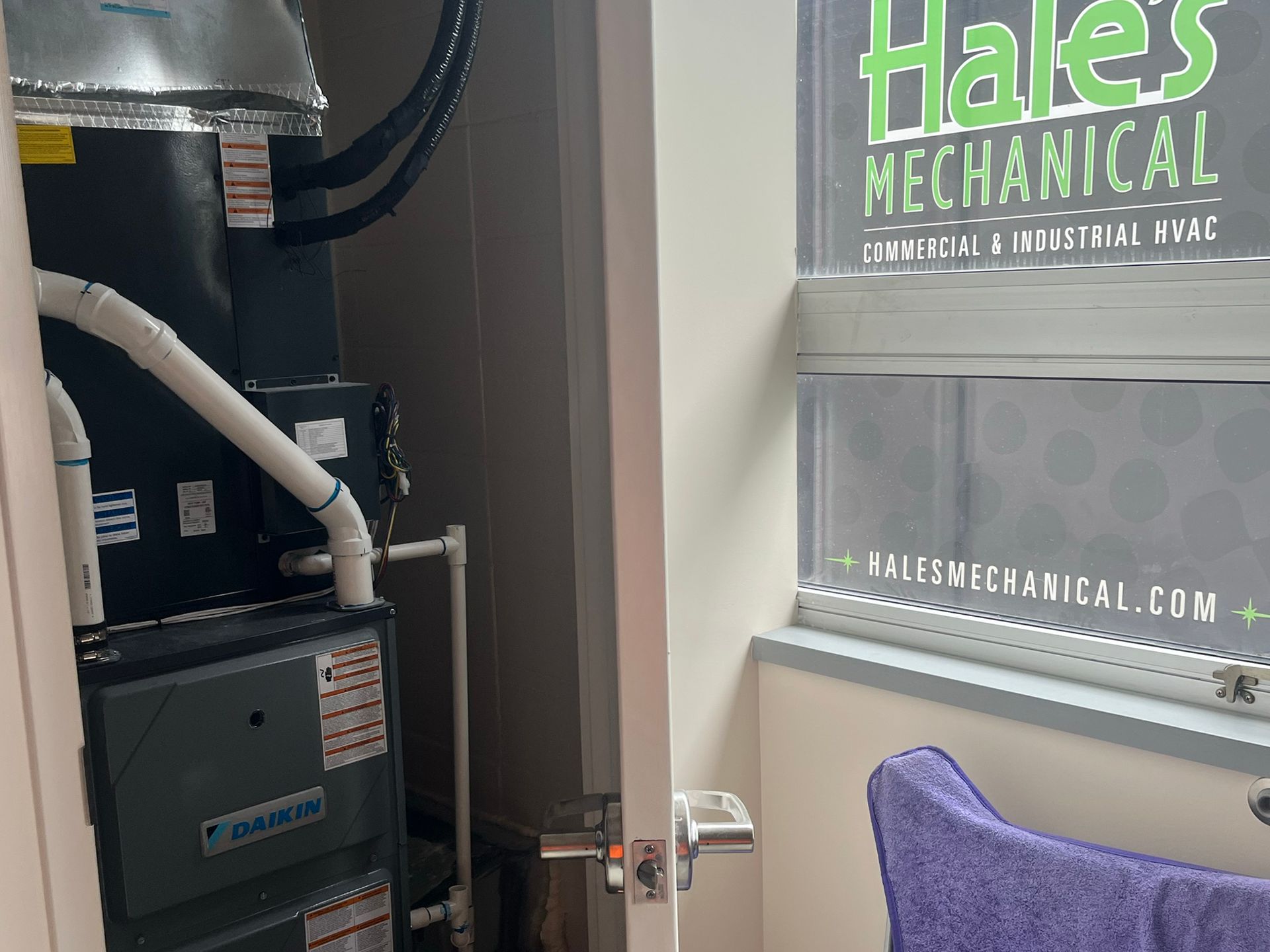 A room with a window and a sign that says hale 's mechanical