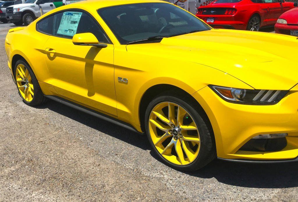 Solid color pockets & barrel with CNC machined spokes