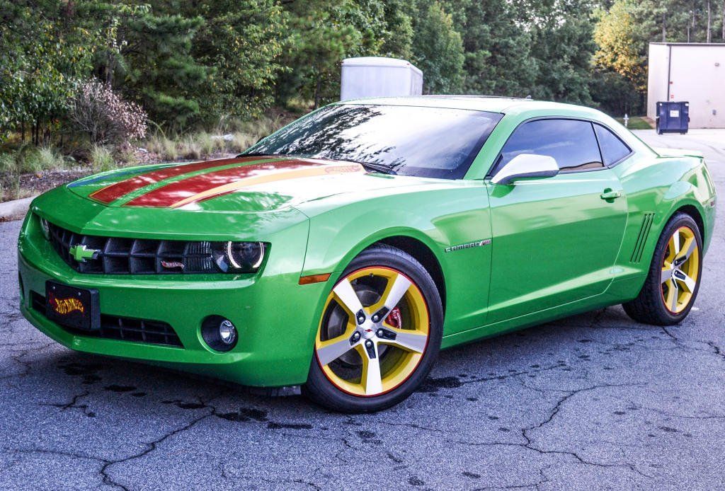 Colored wheel pockets & barrel, with pinstripe and CNC machined