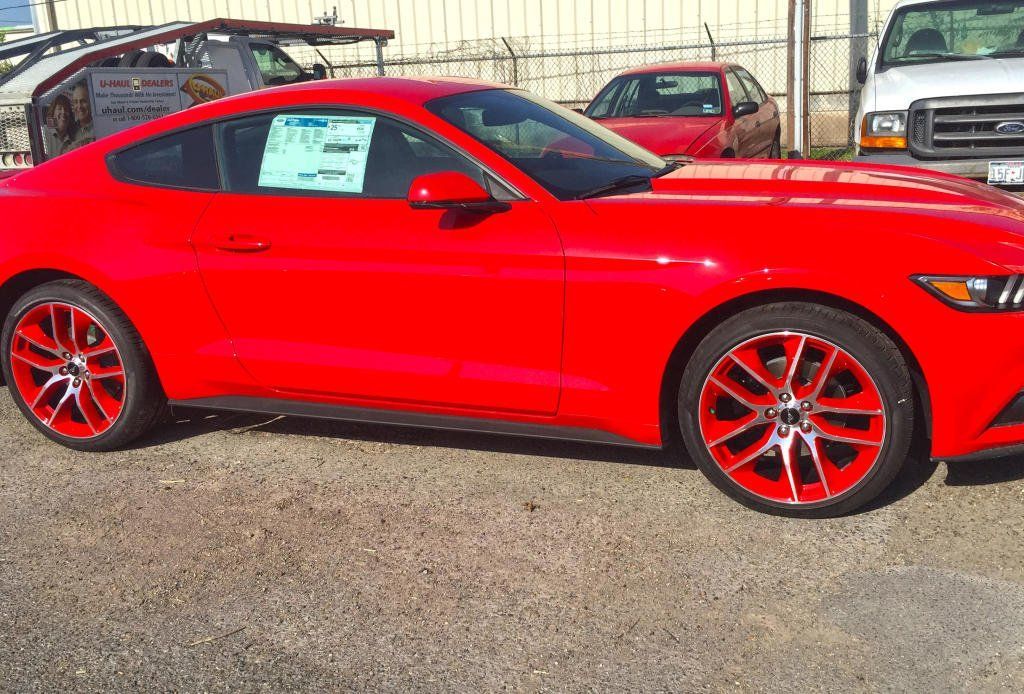 Solid color pockets & barrel with CNC machined spokes