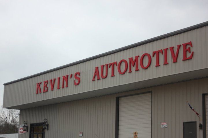 A building with a sign that says kevin 's automotive on it