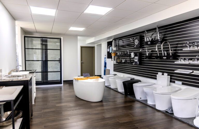 Modern bathroom showroom with white tubs, sinks, and accessories on display
