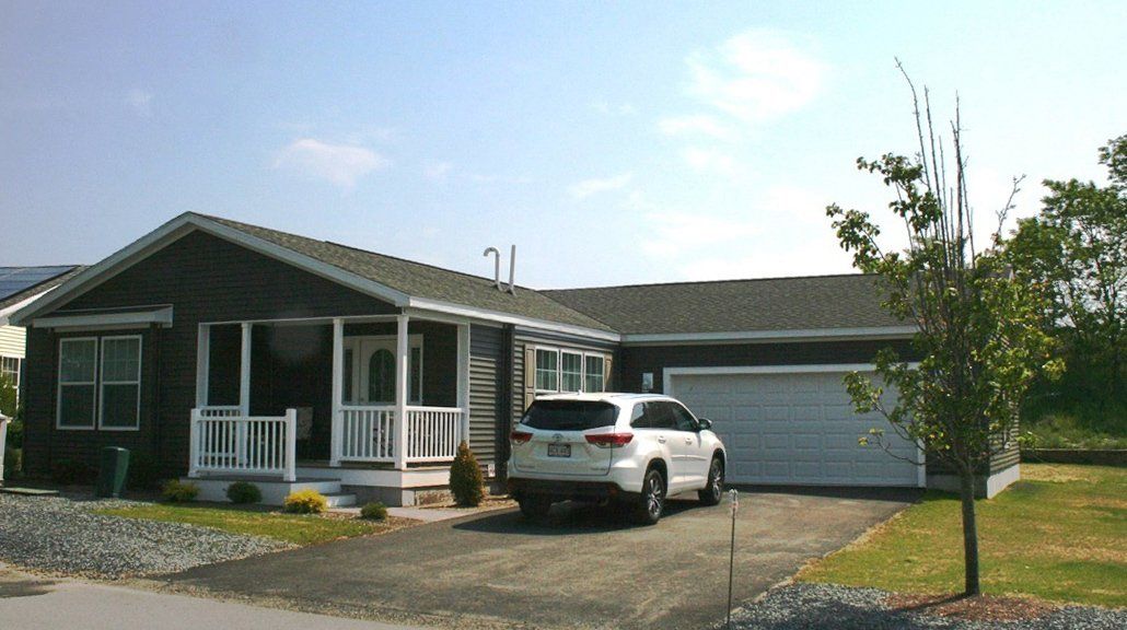 Beautiful home with spacious driveway