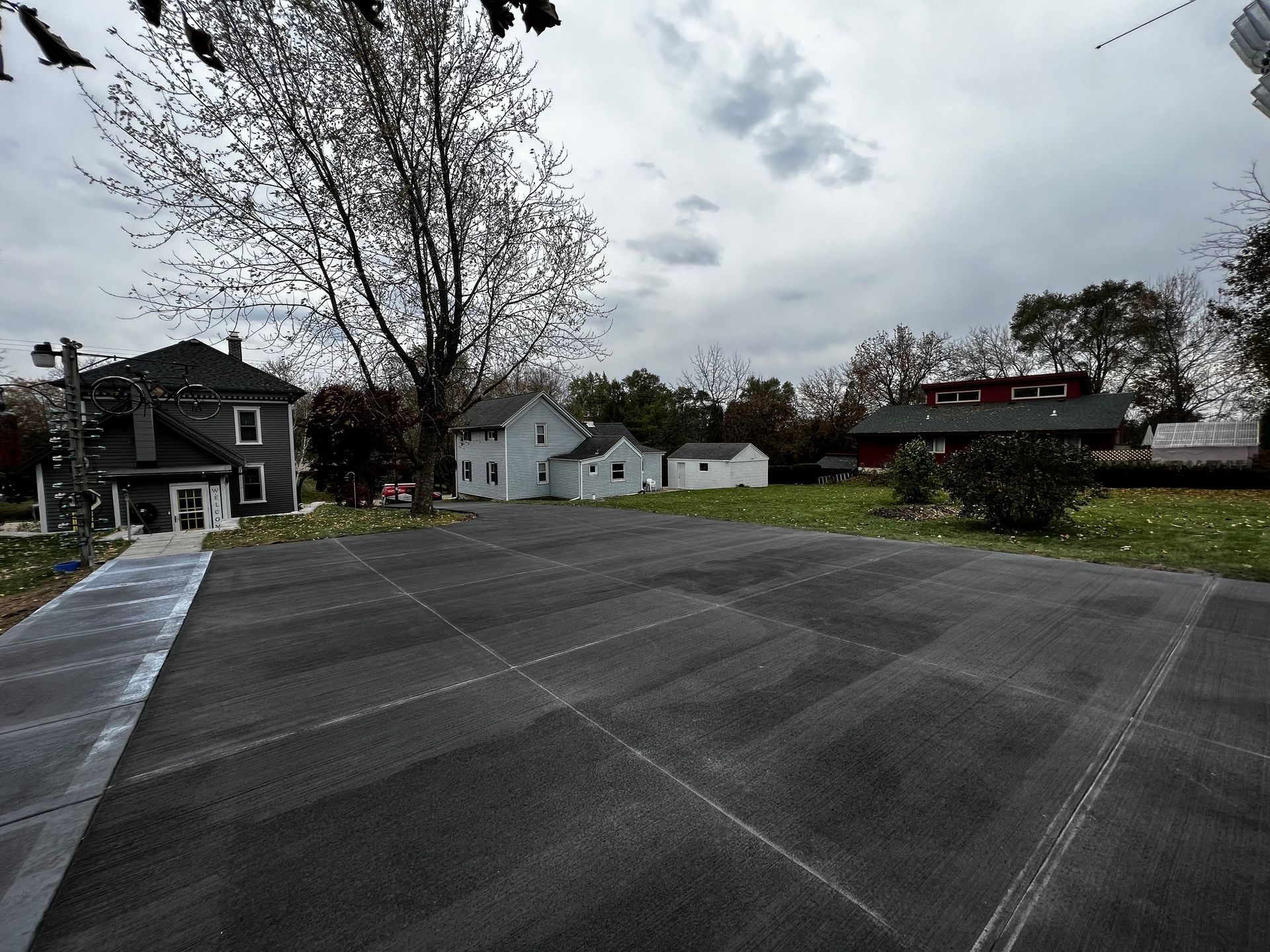 An empty parking lot with a house in the background