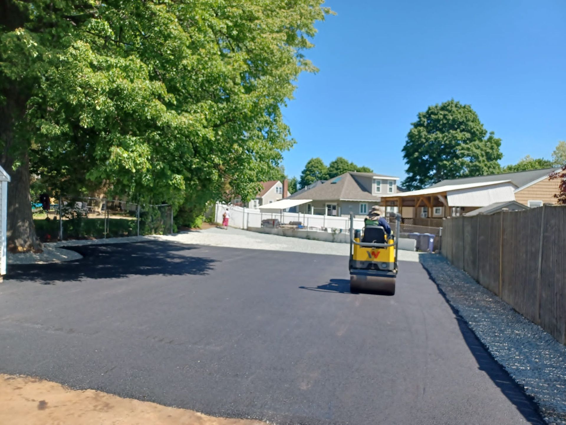 Asphalt paving