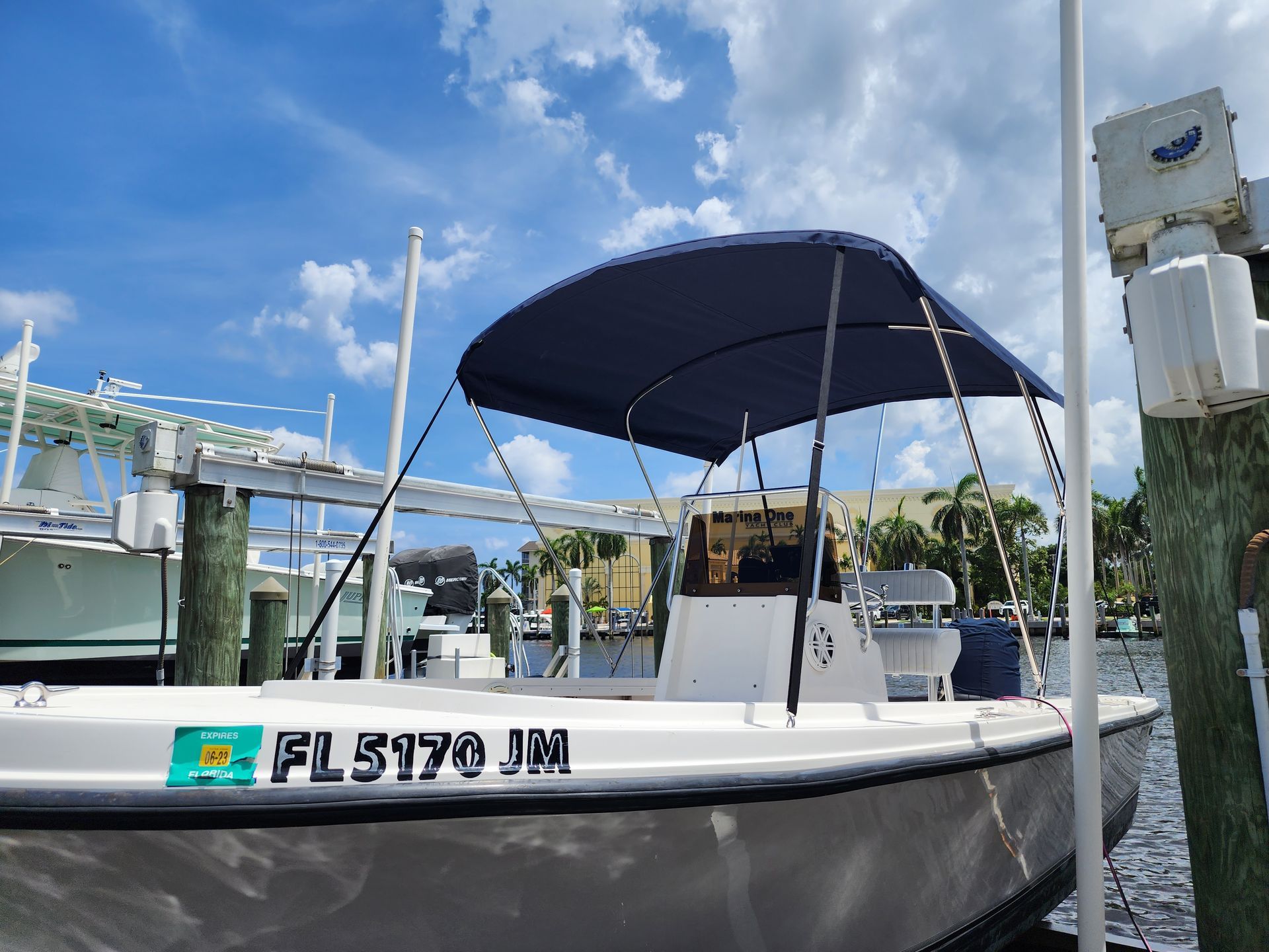 A boat with a license plate that says fl 5170 am