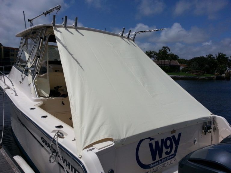 A white boat with the word w9y on the back