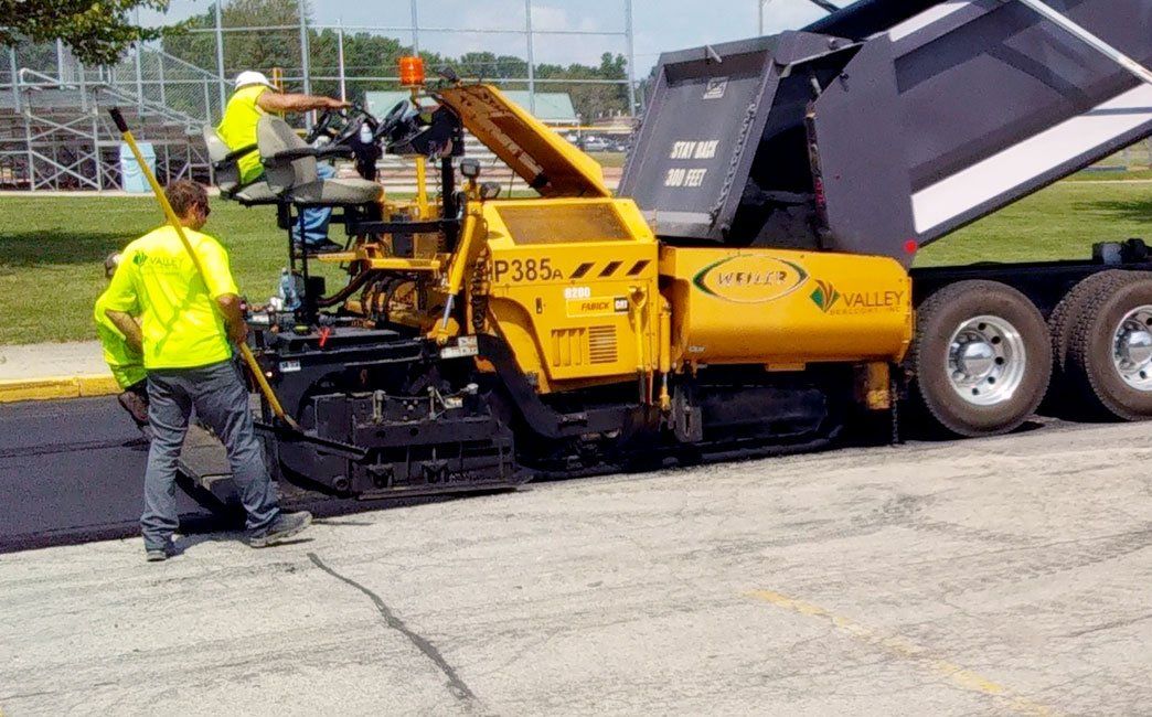 Asphalt paving
