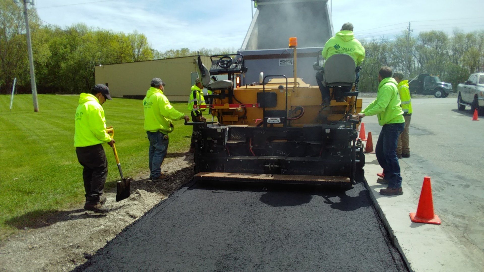 Asphalt paving