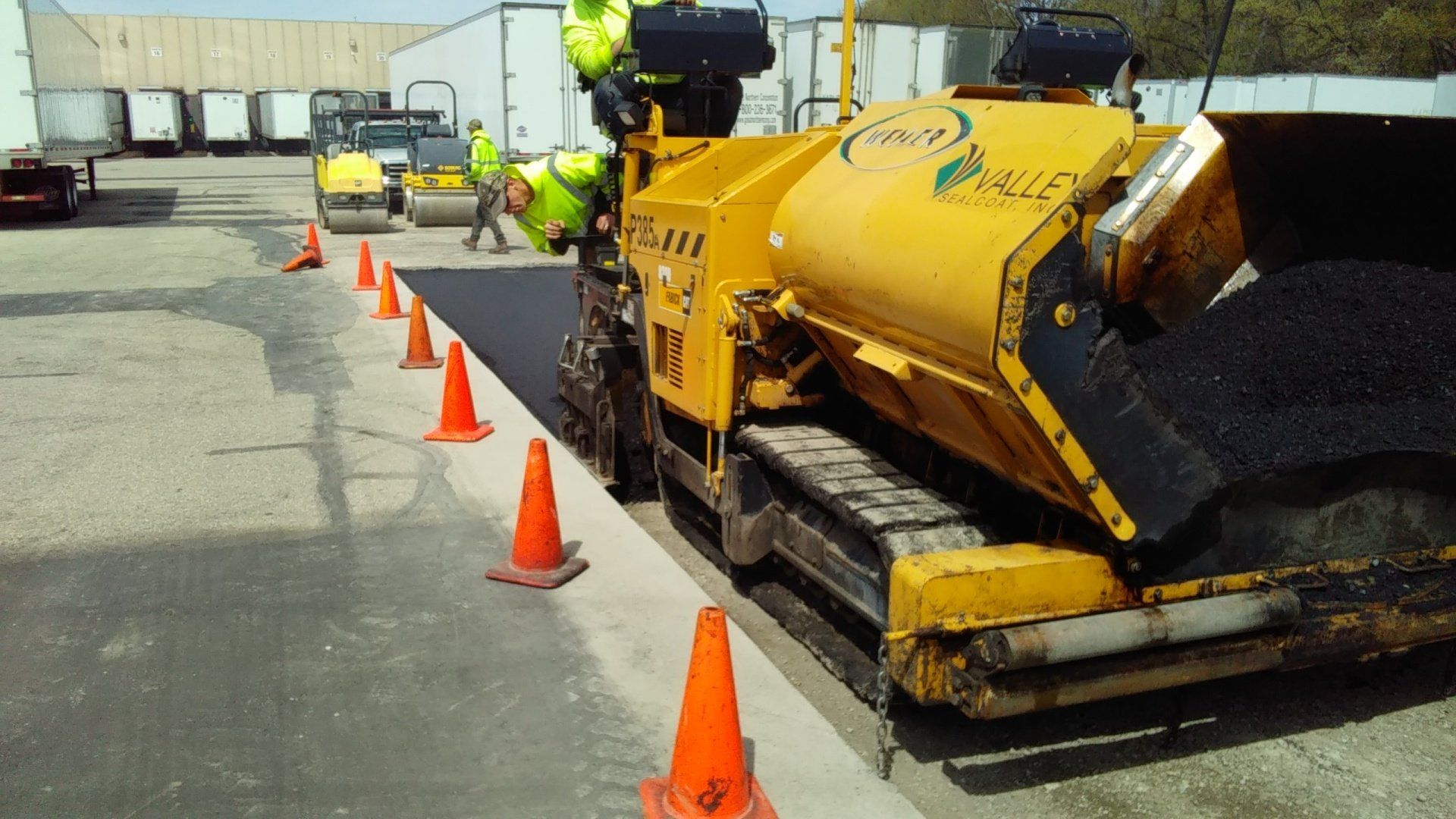 Asphalt paving