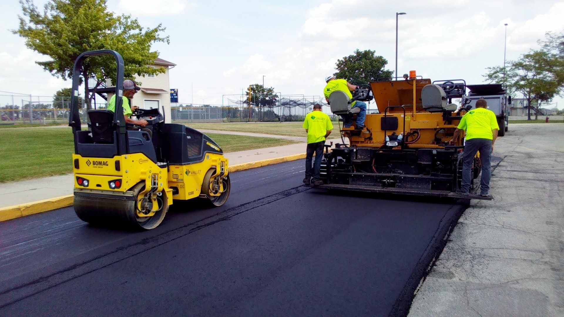 Asphalt paving