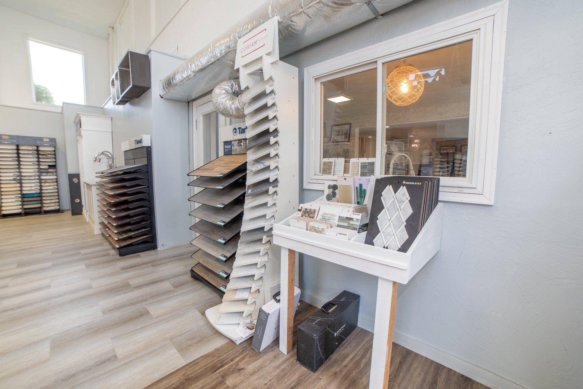 A room with a table and a window in it.