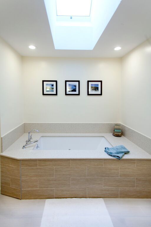 There is a skylight above the bathtub in the bathroom.