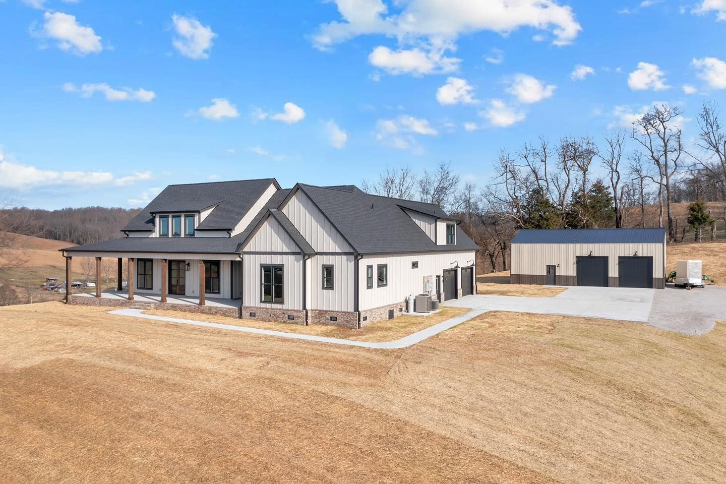 An aerial view of a large house in the middle of a field.