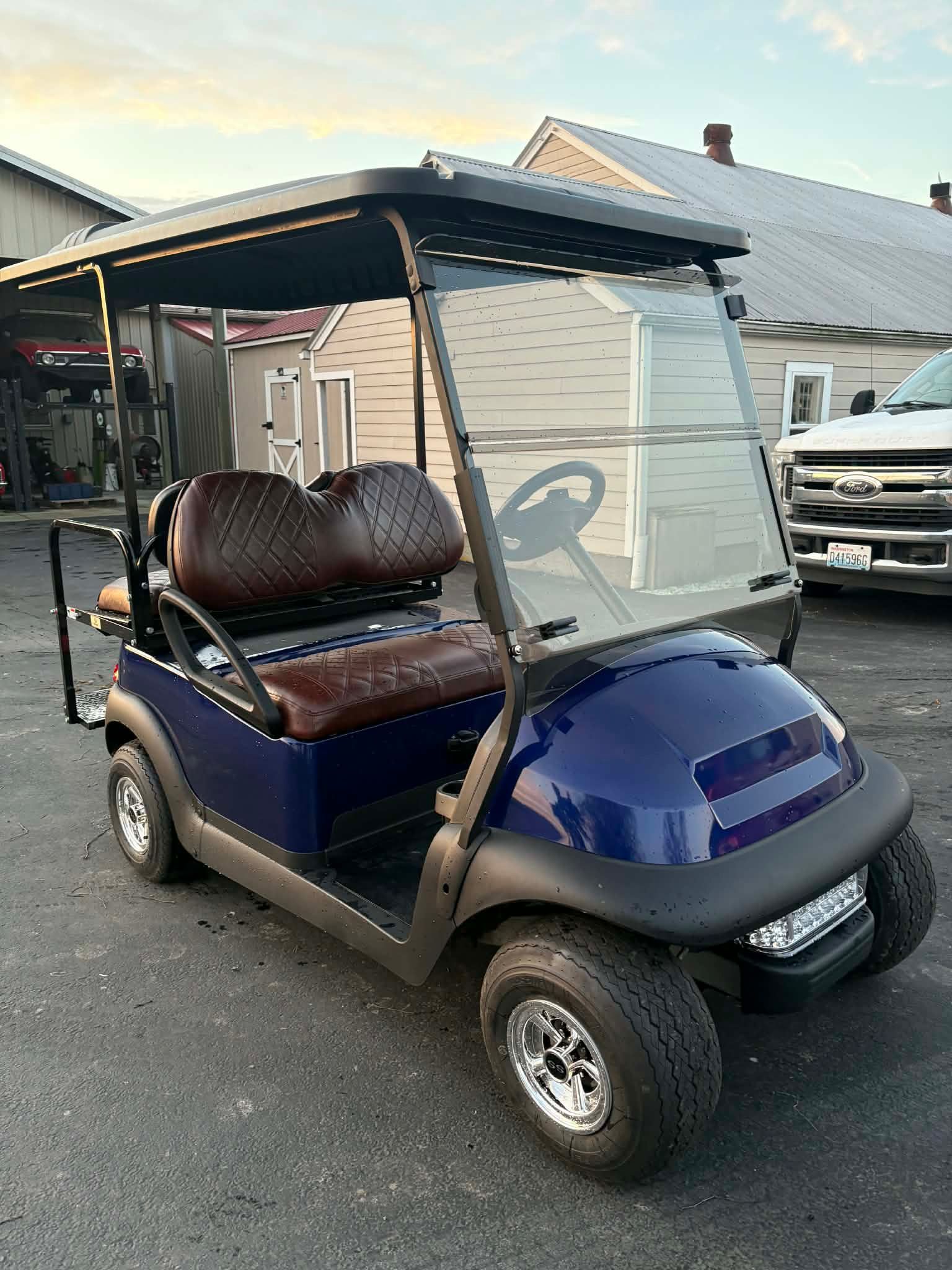Golf cart in silver