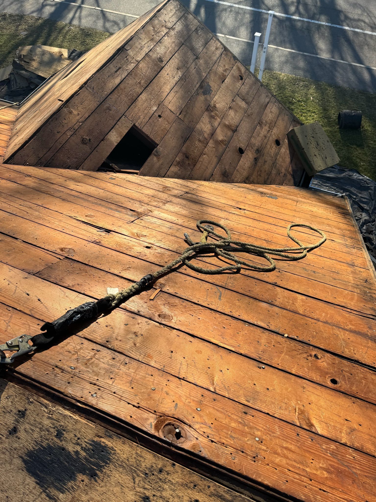 A wooden roof with a rope attached to it