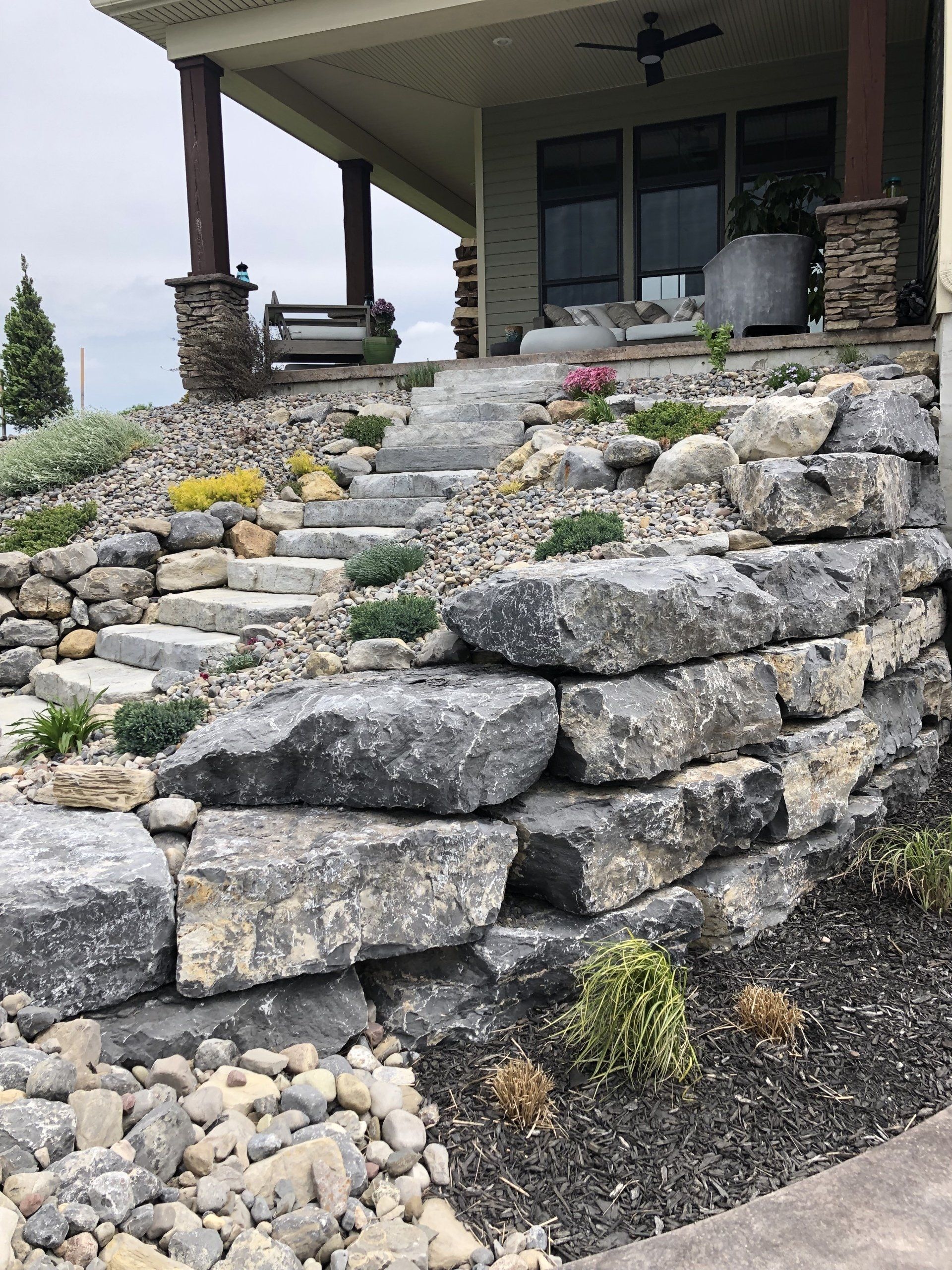 Landscape and hardscape retaining wall