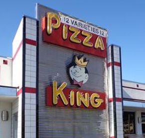 The front of a pizza king restaurant with a sign that says pizza king