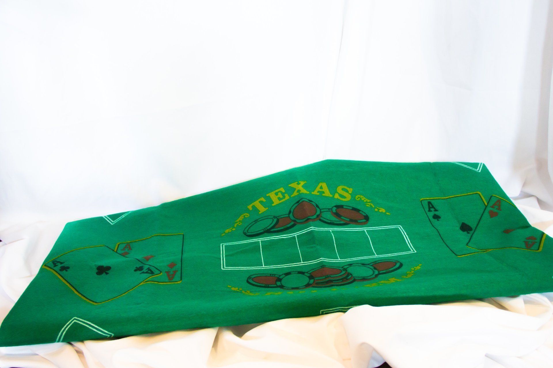 Green Texas Hold'em poker table cloth with card illustrations and the word "TEXAS."