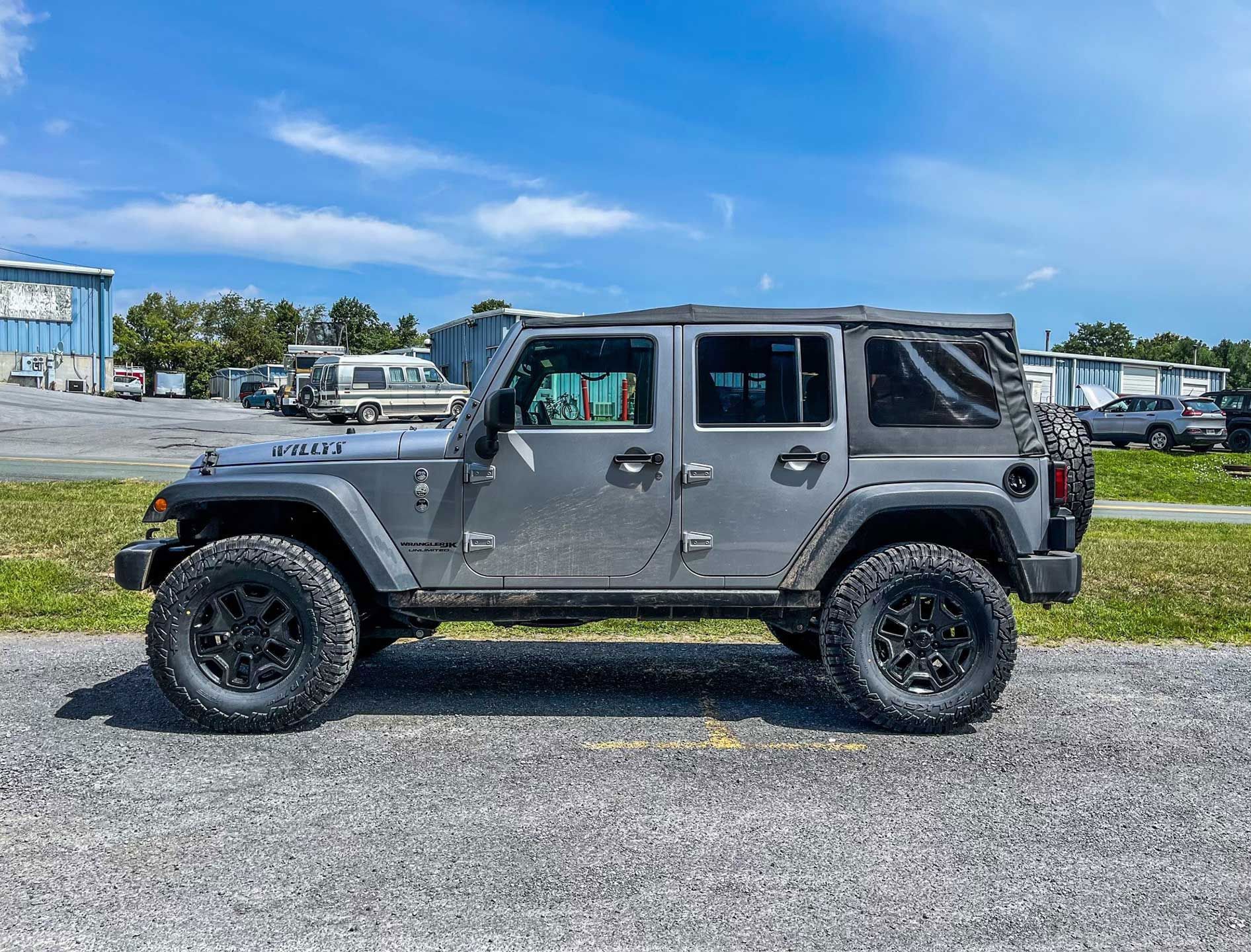 gray Jeep with mud splash