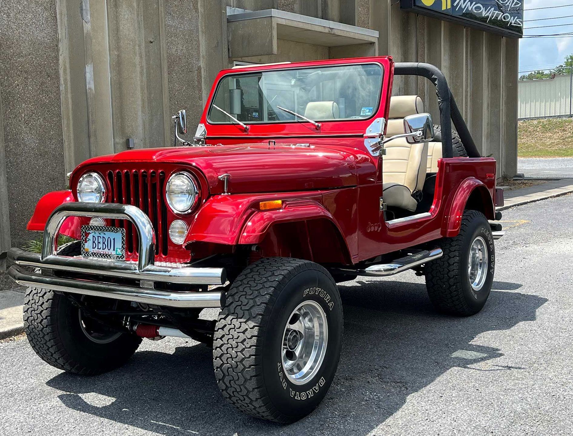red jeep with no doors