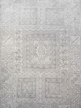 A close up of a rug with a pattern on it.