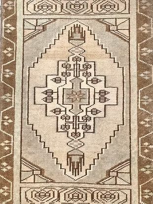A close up of a rug with a geometric pattern on it.
