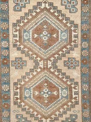 A close up of a rug with a geometric pattern on it.