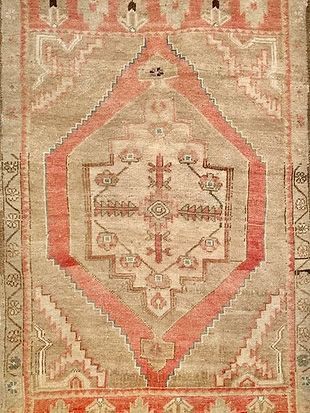 A close up of a rug with a geometric pattern on it.